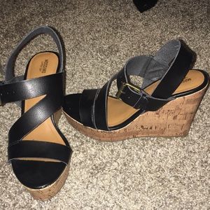 Women’s size 7 black wedges